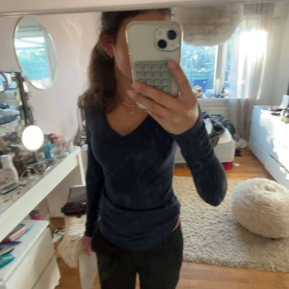 Mörkblå långärmad v-ringad tröja - 1