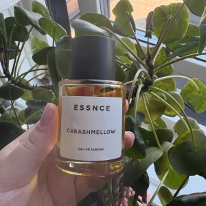 Carashmellow - Hej, säljer min carashmellow som är knappt använd💕 Luktar vanilj och karamell 🍦🍯Pris:320kr.