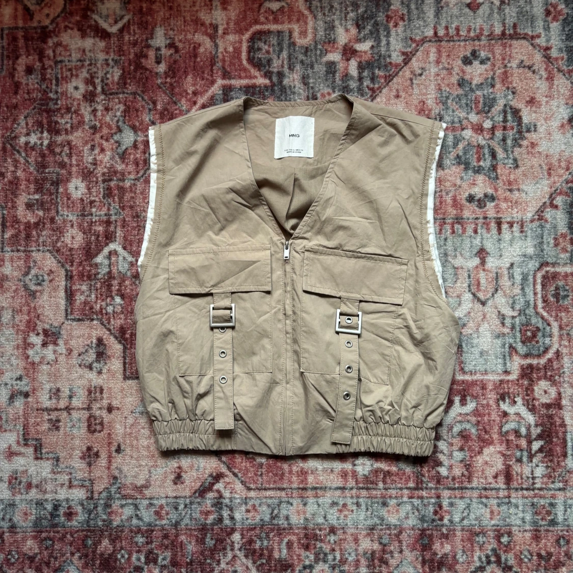 Beige väst från MNG