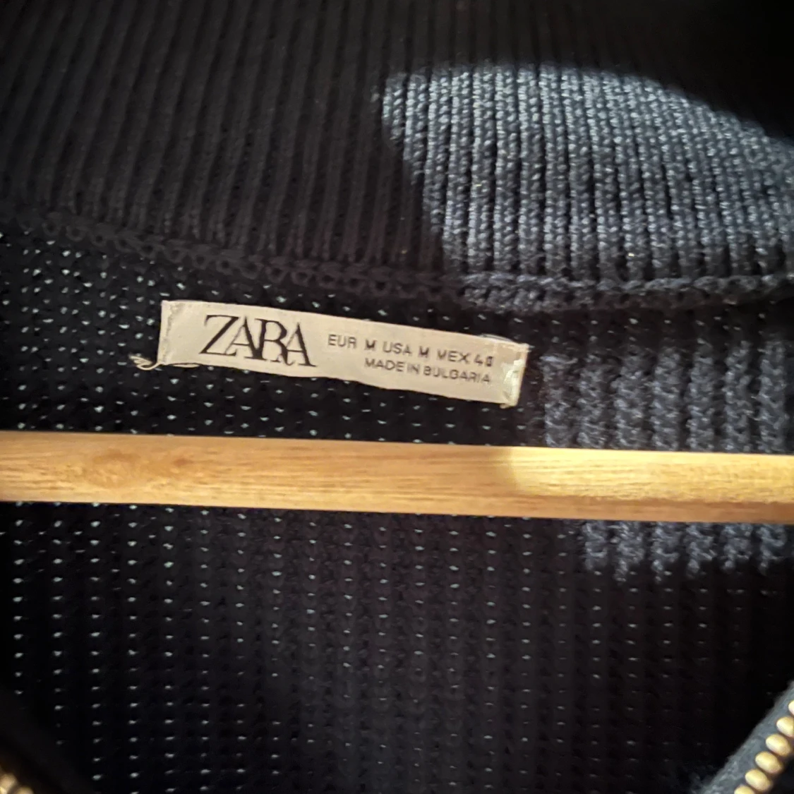 Mörkblå stickad half zip-tröja från Zara - 3