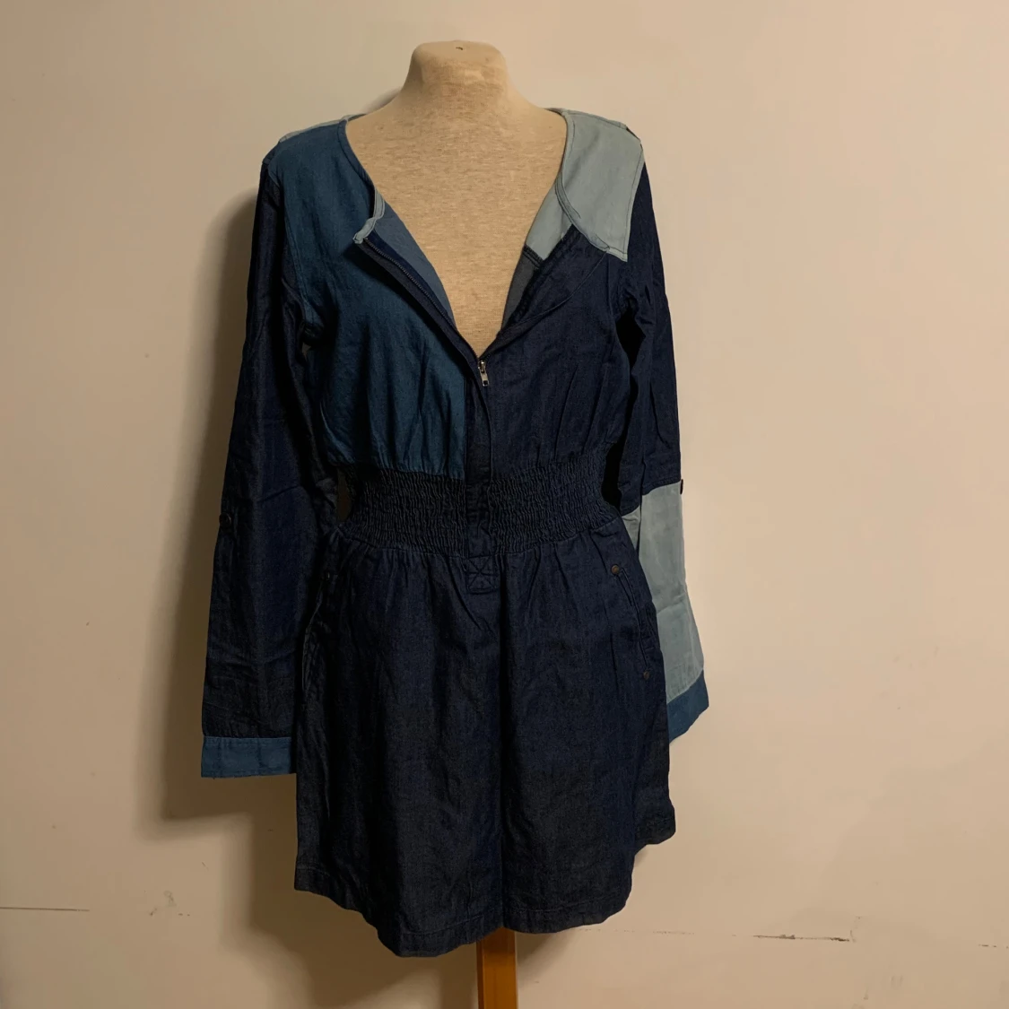 Kort jeansklänning med dragkedja - 3