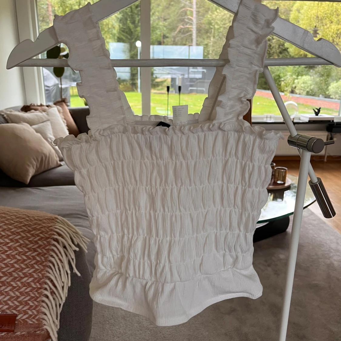 Gulligt vitt linne med volang!💋 - 1