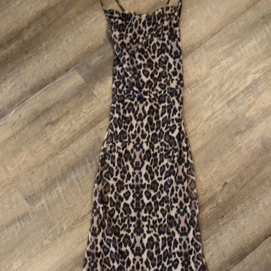 Leopardmönstrad klänning Gina Tricot