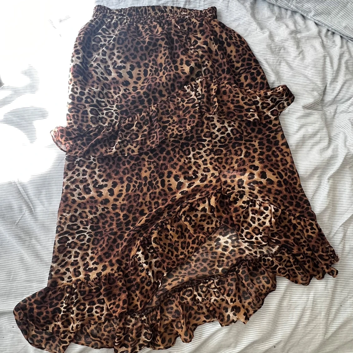 Leopardmönstrad volangkjol