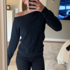 Off shoulder tröja - Jättefin men används inte💗
