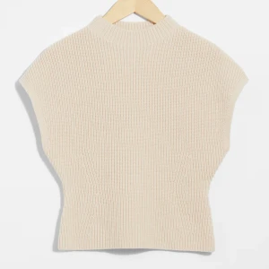 Beige stickad topp  - Säljer den a superfina stickade tröja, lite ”lösare” i ärmen. kommer från & other strories som jag använd endast två gånger! Storlek xs 💕