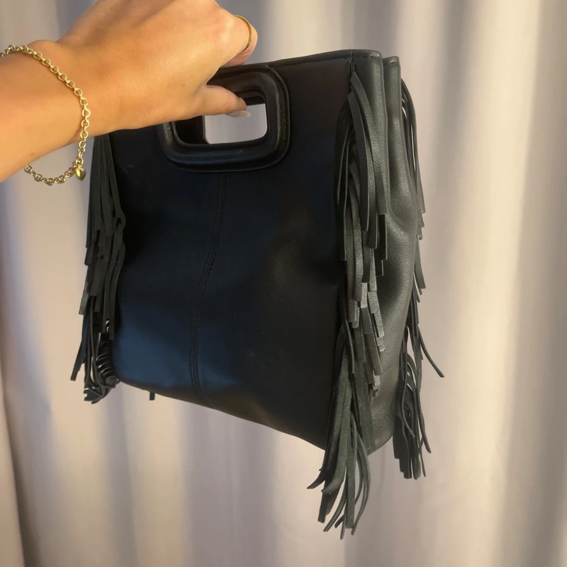 Svart handväska med fransar från Maje - 1