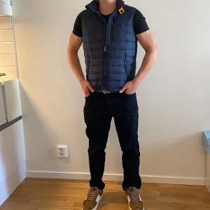 Parajumper väst  - Fett väst storlek Y-M passar om du är 160-164