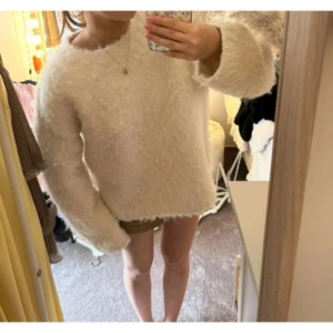 Mohair tröja hm - as nice stickad tröja till hösten! Storlek M och inga defekter 🥰!Lånad bild! 
