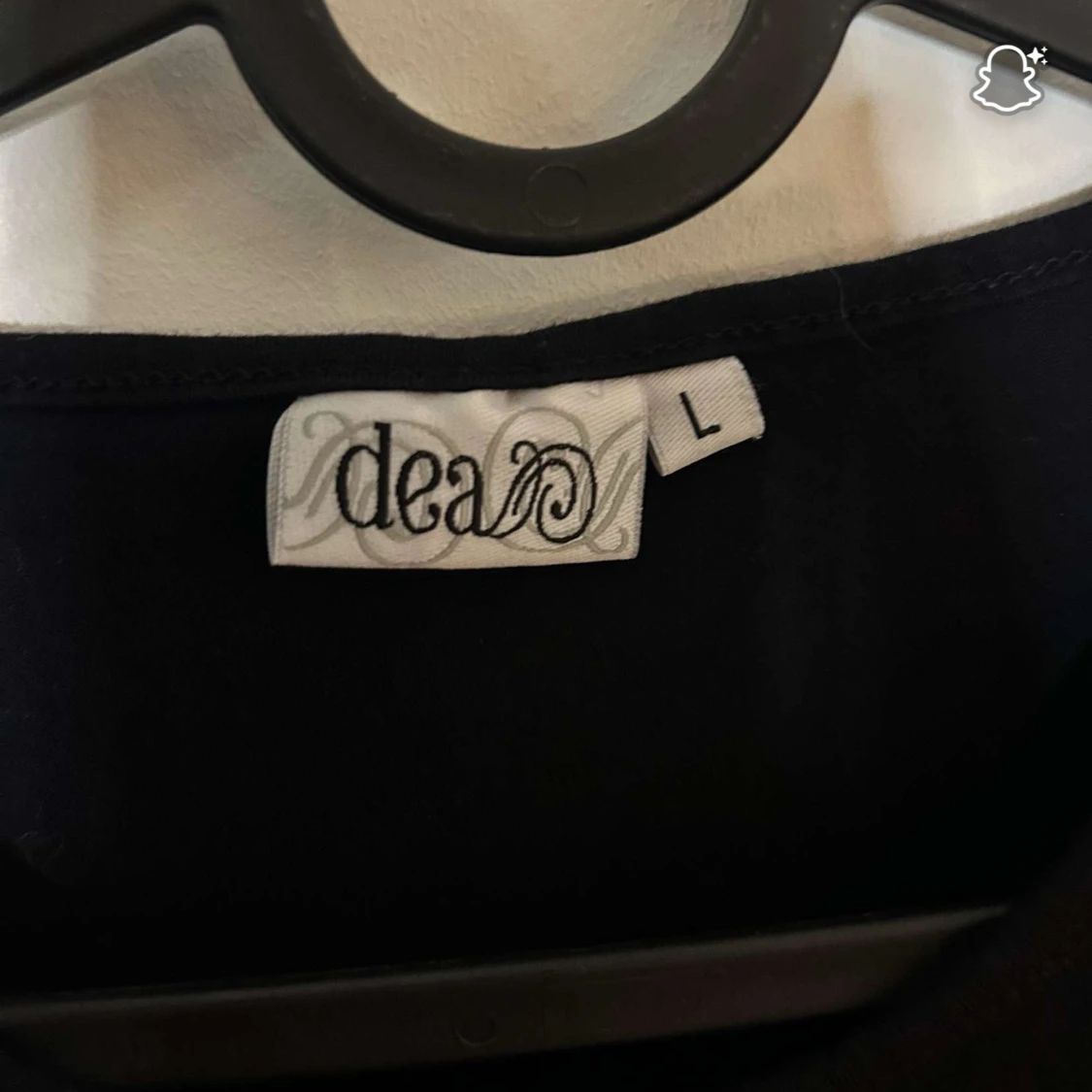 Svart ärmlös topp med volang från Dea - 1