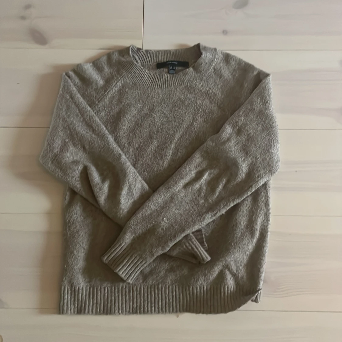 Beige stickad tröja från Vero Moda