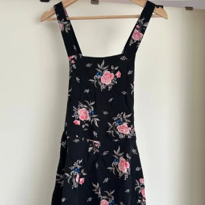 Jumpsuit shorts - H&M strl 40