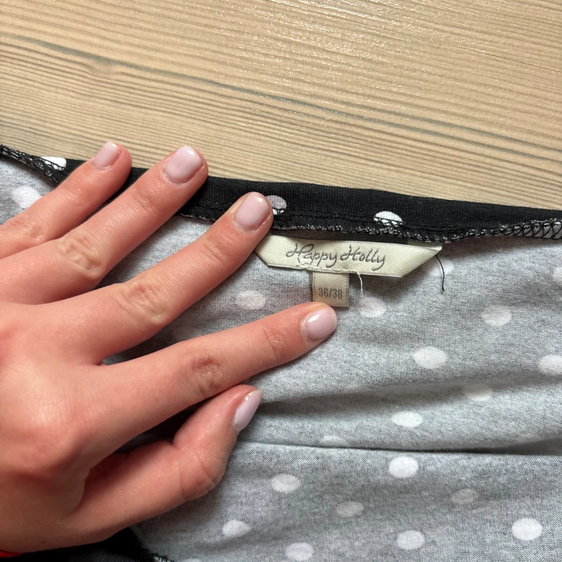 Svart prickig offshoulder topp - 3