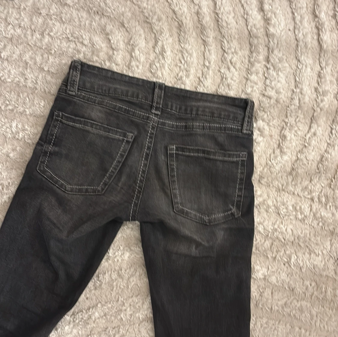 Lågmidjade mörkgråa jeans - 2