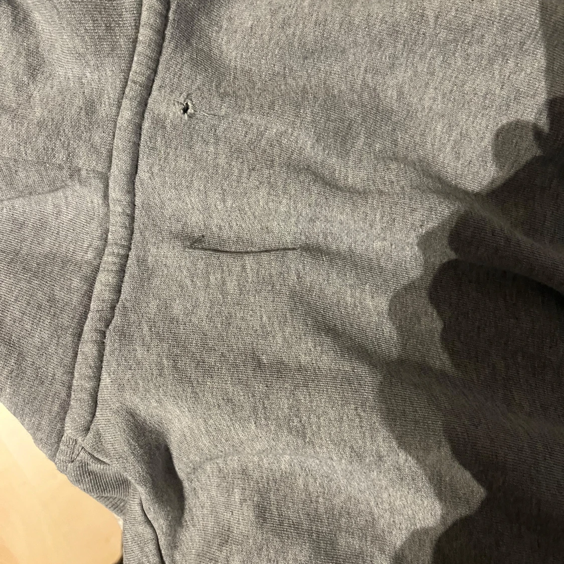 Grå hoodie från Les Deux - 3