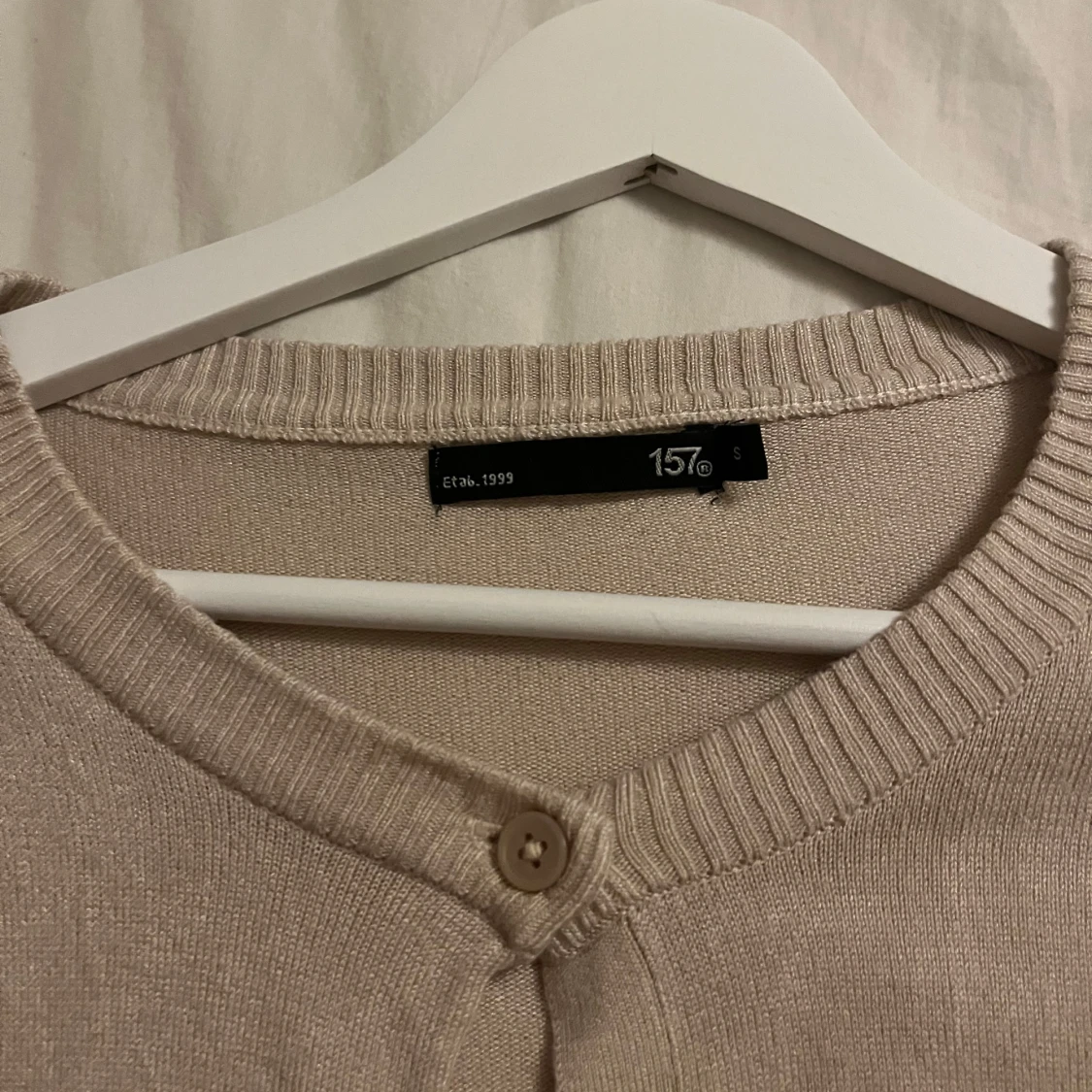 Beige kofta från 157 med knappar - 1