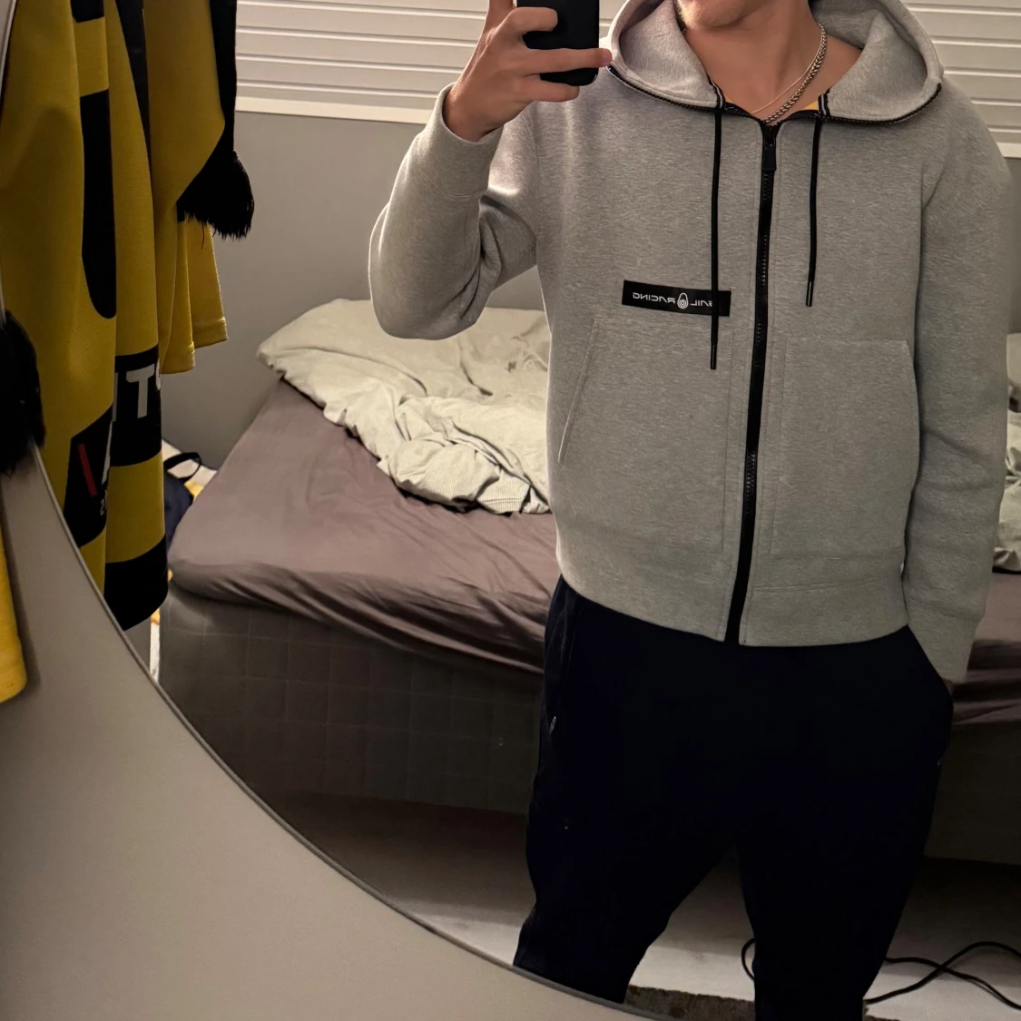 Grå hoodie från Sail Racing - 1