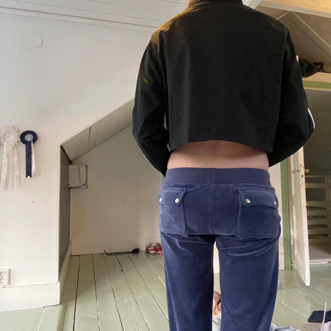 Svart croppad Adidas hoodie - 1