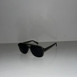 Svarta solglasögon - Snygga svarta solglasögon, märke Portman. UV400 