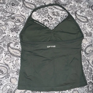 Dfyne Impact longline strappy top , pistaschio  - Nyskick! Stl M 💚
