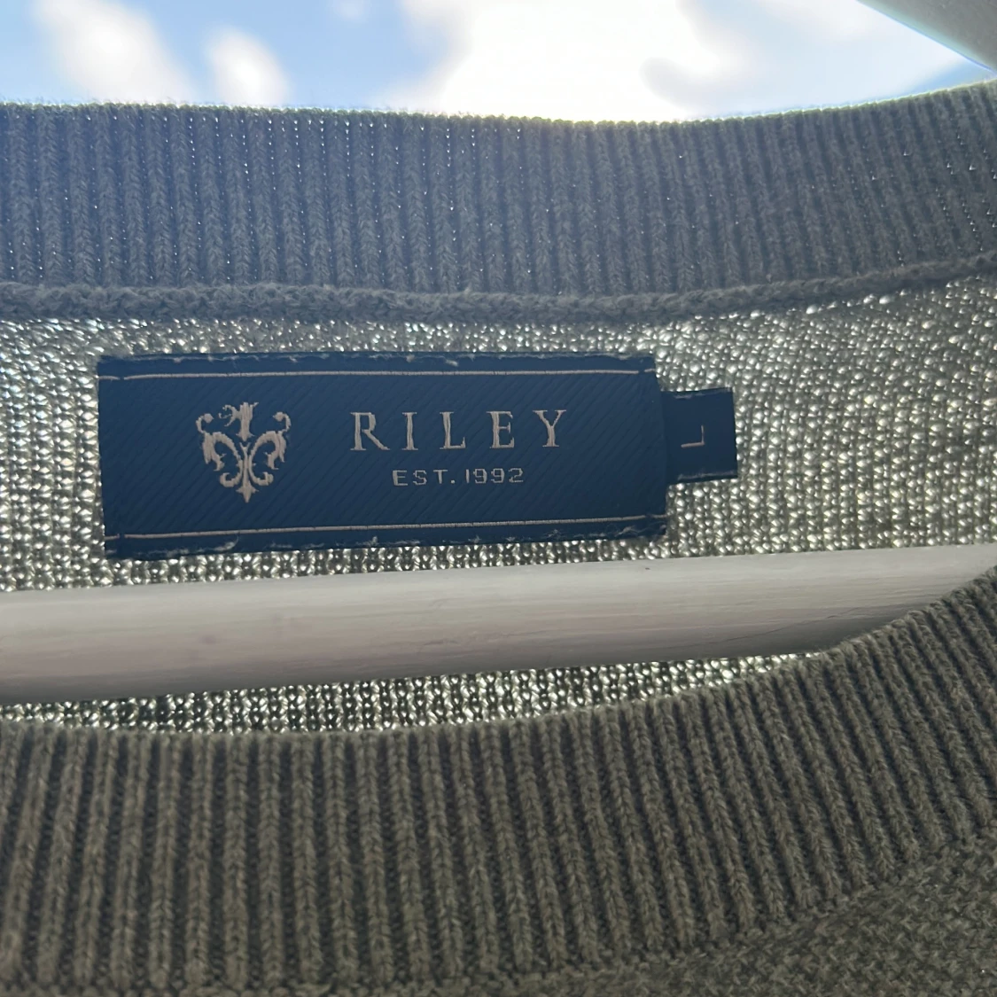 Olivgrön stickad tröja från Riley - 2