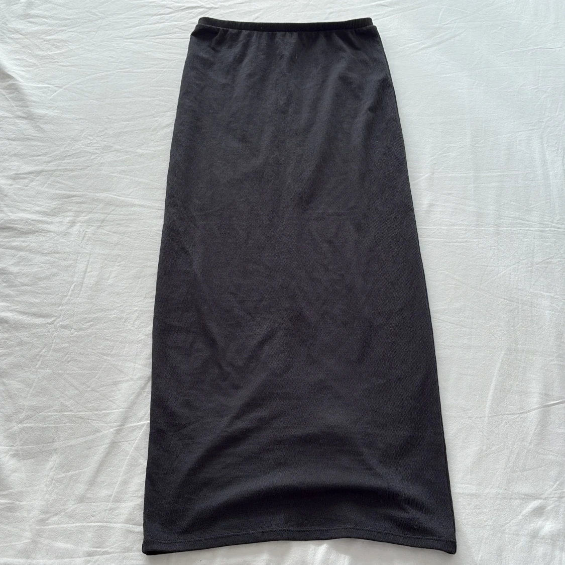 Svart långkjol med slits från H&M - 1