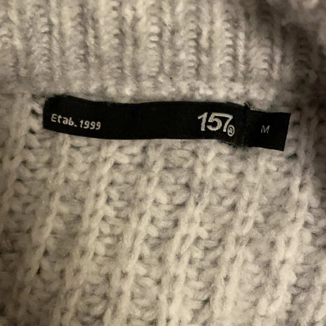 Ljusgrå stickad kofta från 157 - 2