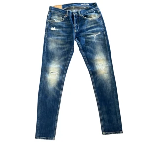 DONDUP GEORGE JEANS  - Dondup George jeans - Storek 34 fits 33 Längd: 106cm/Midija:41cm - Hör av dig vid minsta fundering// Deluxecloset 