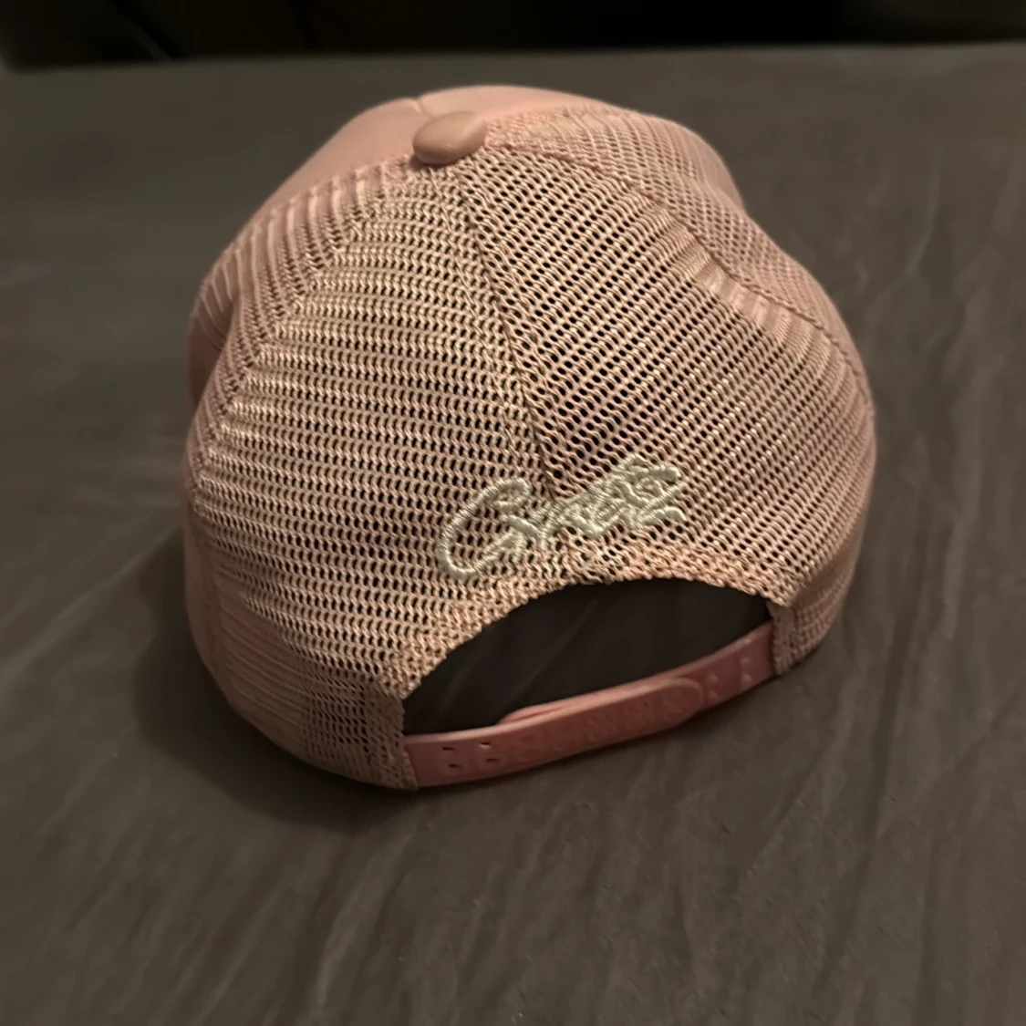 Rosa Corteiz keps med mesh och broderi - 1