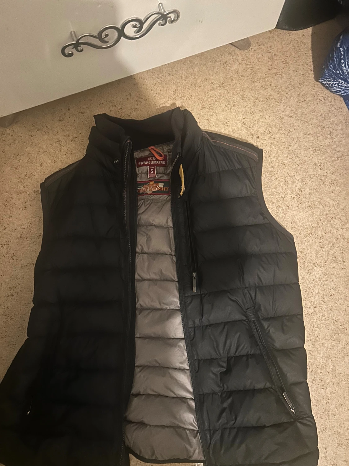 Svart dunväst från Parajumpers - 1