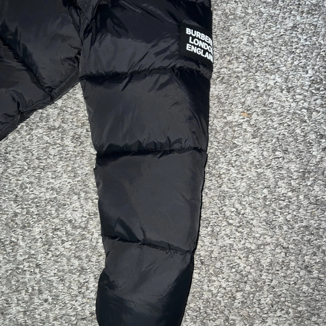 Svart pufferjacka från Burberry - 2