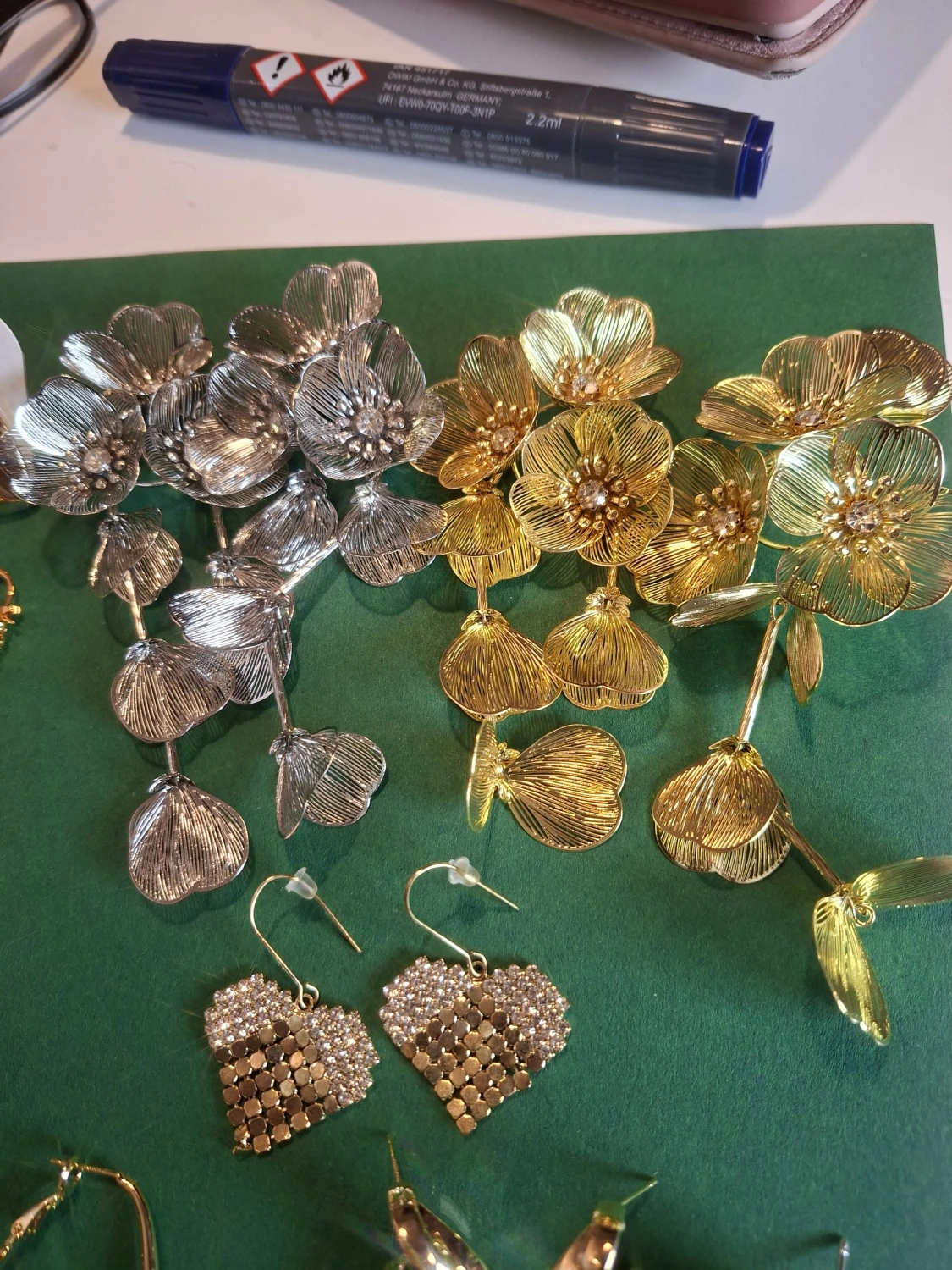 Mix av statement örhängen i guld & silver - 3