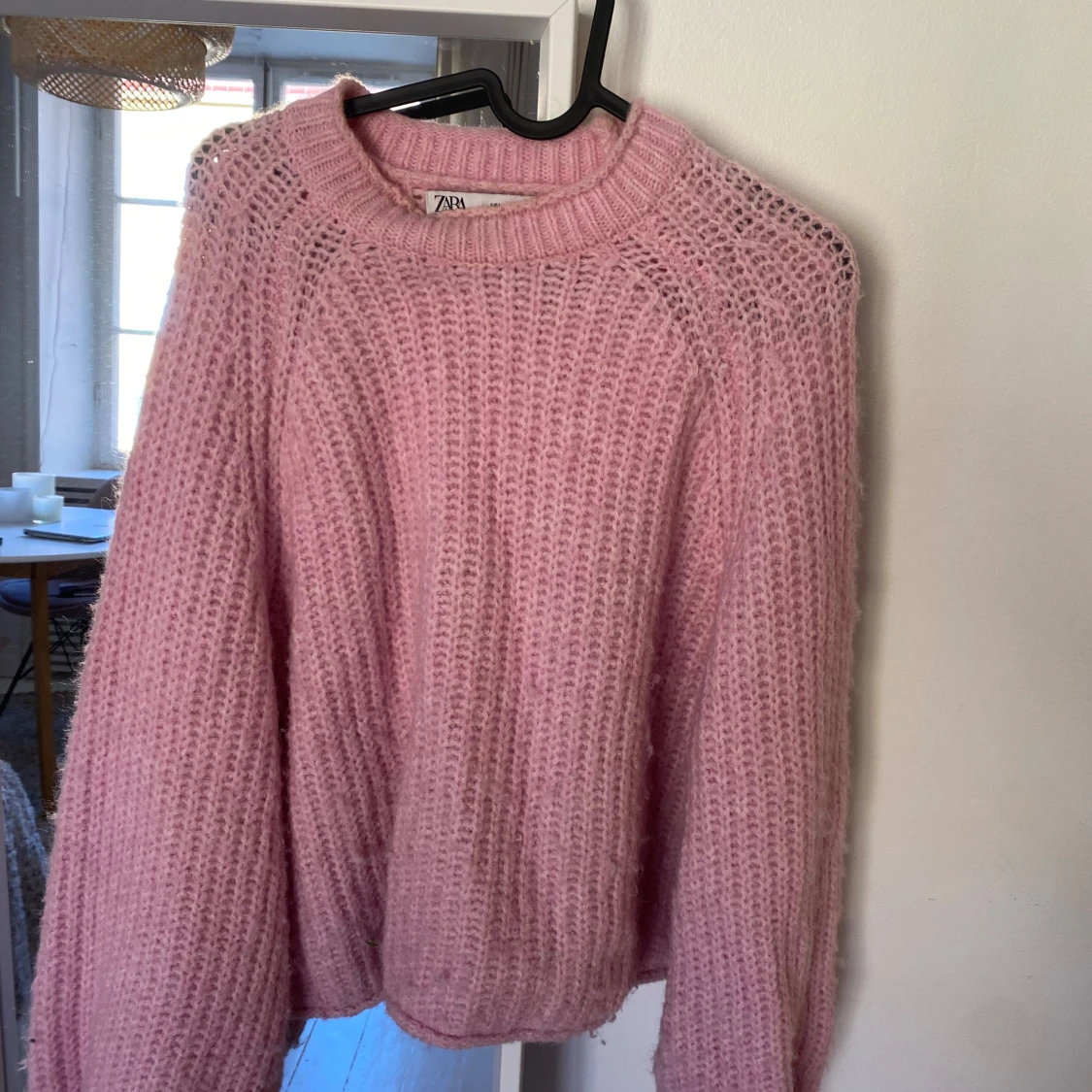 Rosa stickad tröja från Zara
