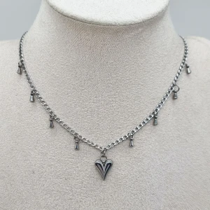 Handgjort halsband  - Handgjort halsband.  Material-rostfritt stål. Nickel fri 