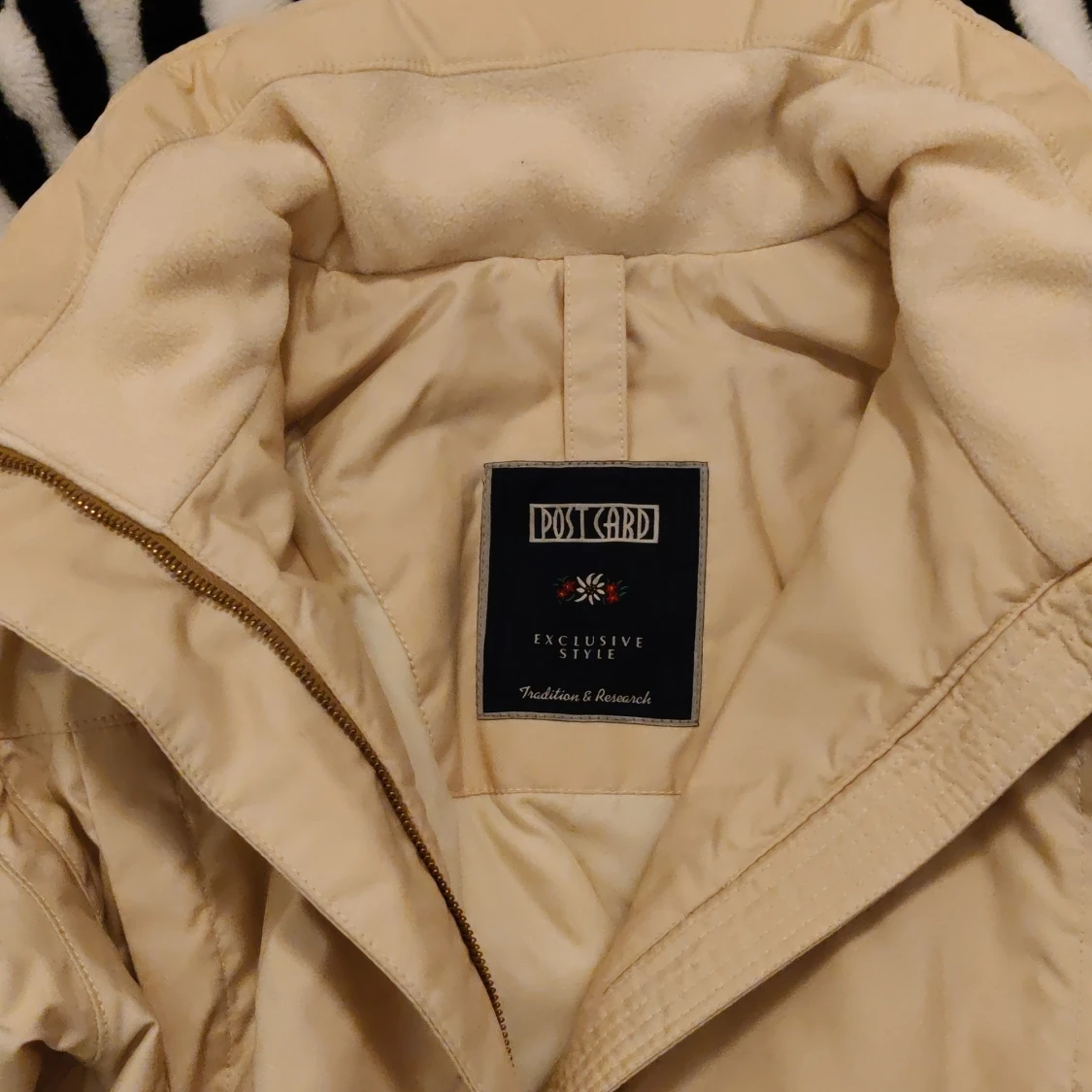 Beige dunjacka  från Post Card - 2
