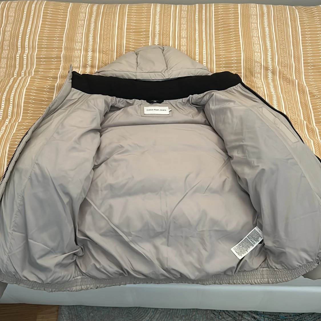 Beige pufferjacka från Calvin Klein - 2