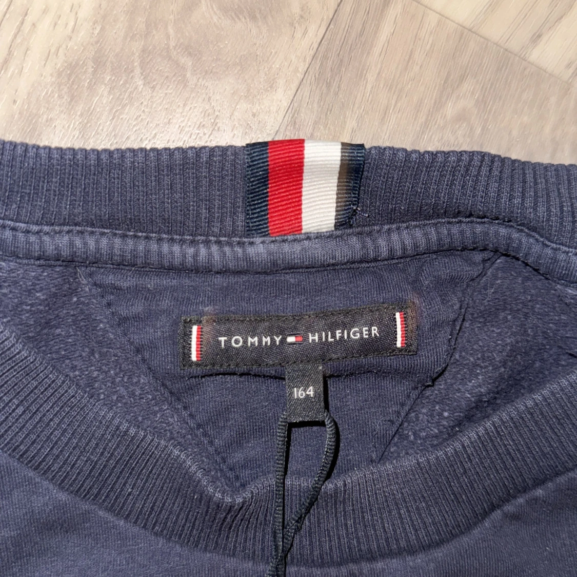 Mörkblå Tommy Hilfiger sweatshirt - 1