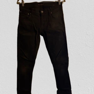 Nudie jeans - Svarta nudie jeans | storlek W28 L32 | Använda 1 gång därför tagsen är av
