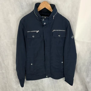 J.lindeberg field jacka  - Fint skick! Modellen är 185 och bär M