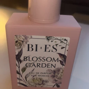 Parfym - Köpt på normal, använd 2 ggr men passar inte mig💕