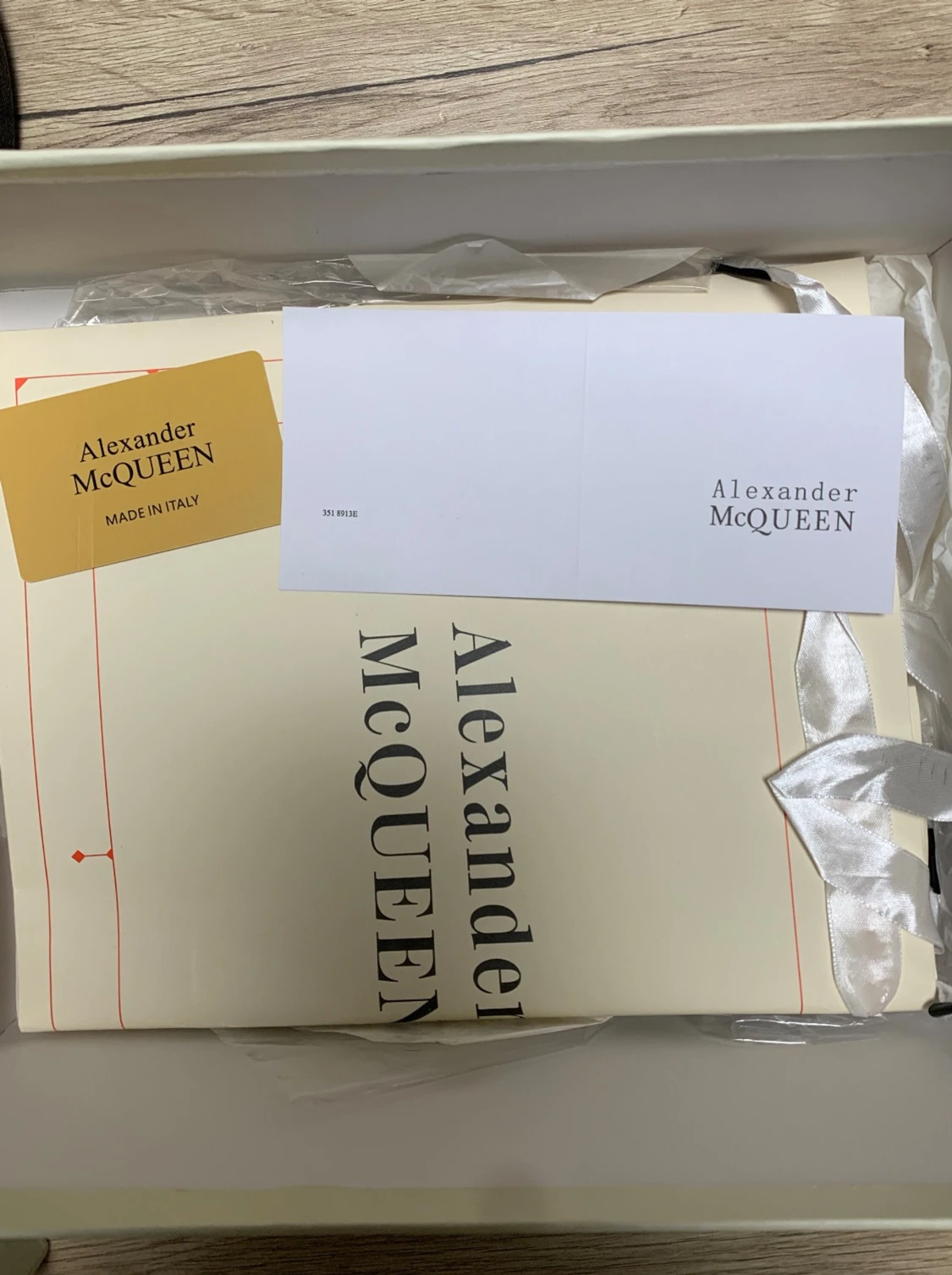 Alexander McQueen-skor  - 4