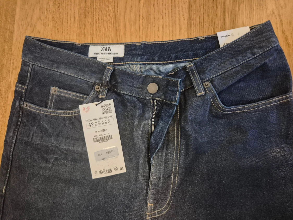 Mörkblå straight jeans från Zara - 3