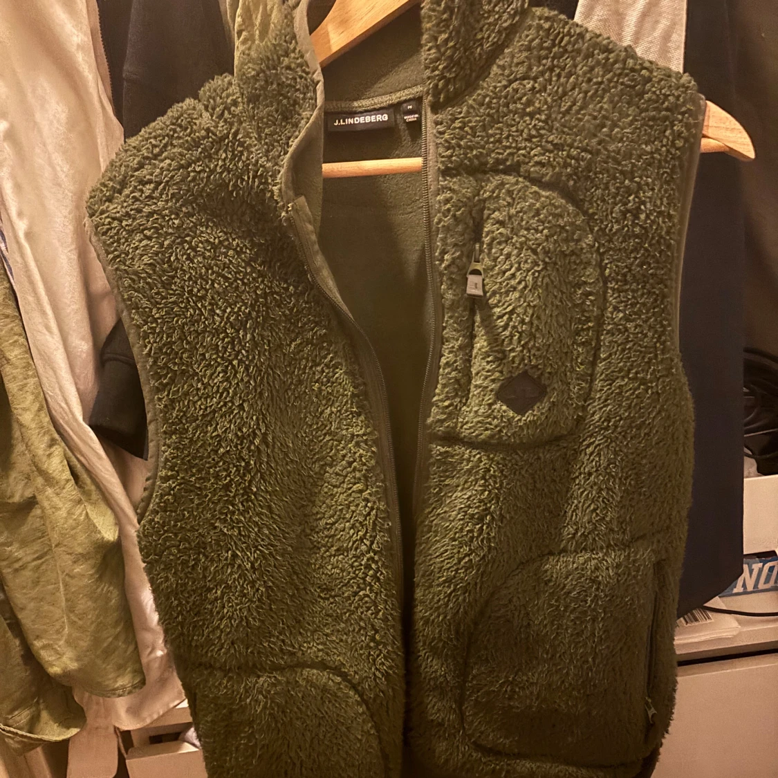 Grön fleeceväst från J.Lindeberg