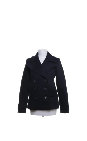 Michael kors kappa - Super snygg vintage Michael kors skäpparkavaj i marinblå. Köpte för 4000kr. Storlek XS. Använd fåtal gånger då det är en dyr jacka. Skriv för fler bilder eller vid funderingar💕