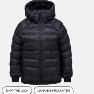 Peak performance pufferjacka tomic - Mycket varm och bekväm pufferjacka från peak performance, modell tomic. Nypris för denna jacka är 3200kr. Jackan är använd fåtalet gånger så är i bra skick. Storlek M men passar även till S