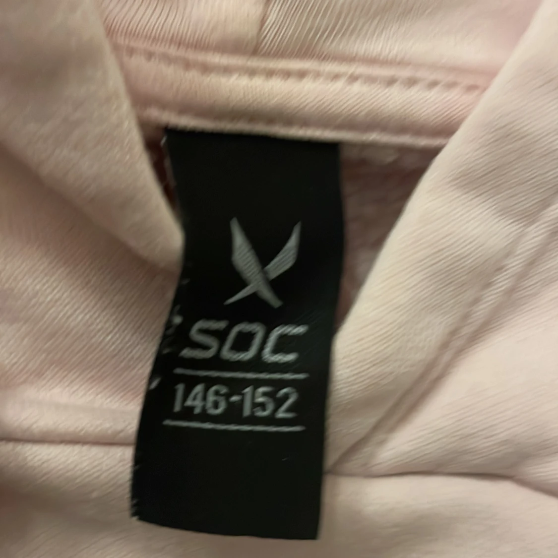 Ljusrosa hoodie från SOC - 1