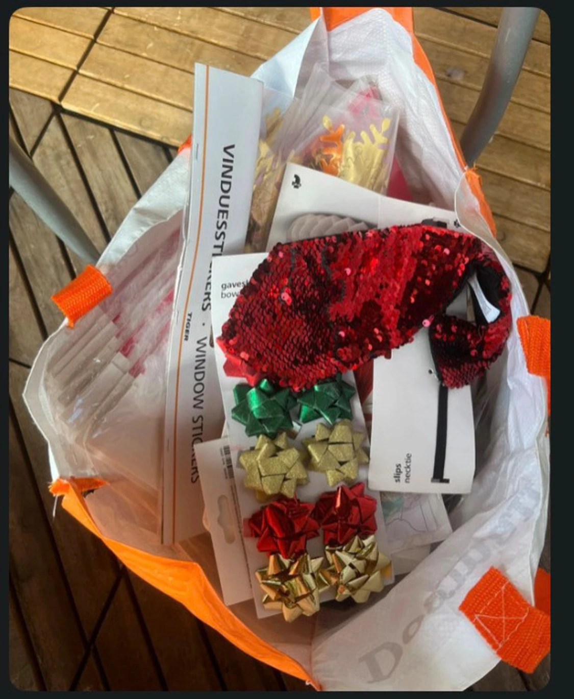 Jul påse full med dekor och annat juligt 