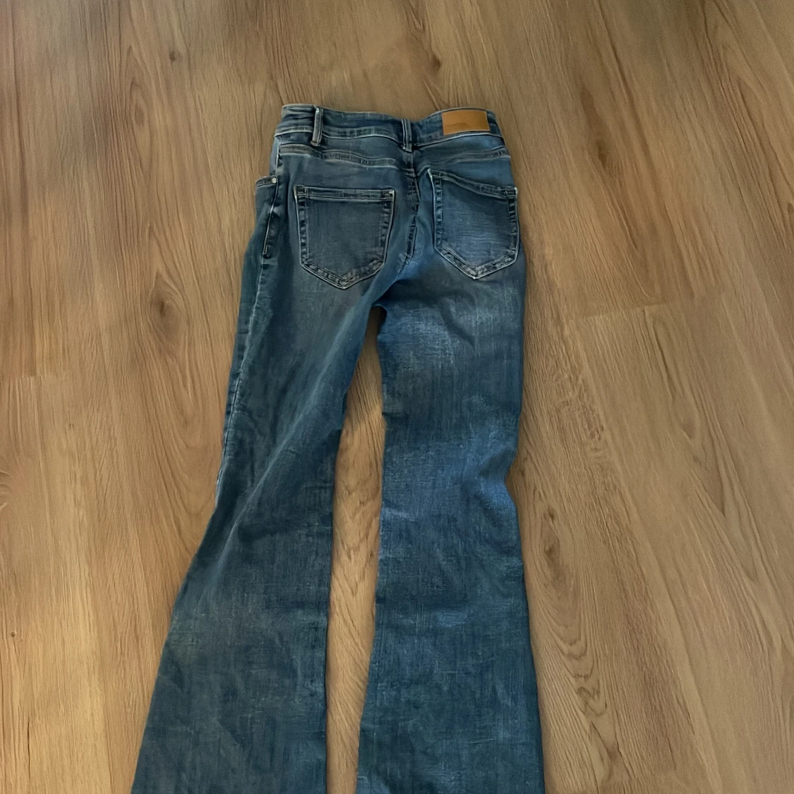 Blå bootcut jeans från Vero Moda - 1