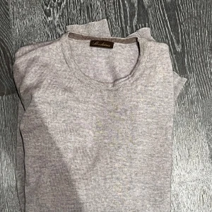 Ljusgrå stickad tröja från Stenströms - Stenströms tröja 100% merinoull Väldigt fint skick Använd fåtal gånger