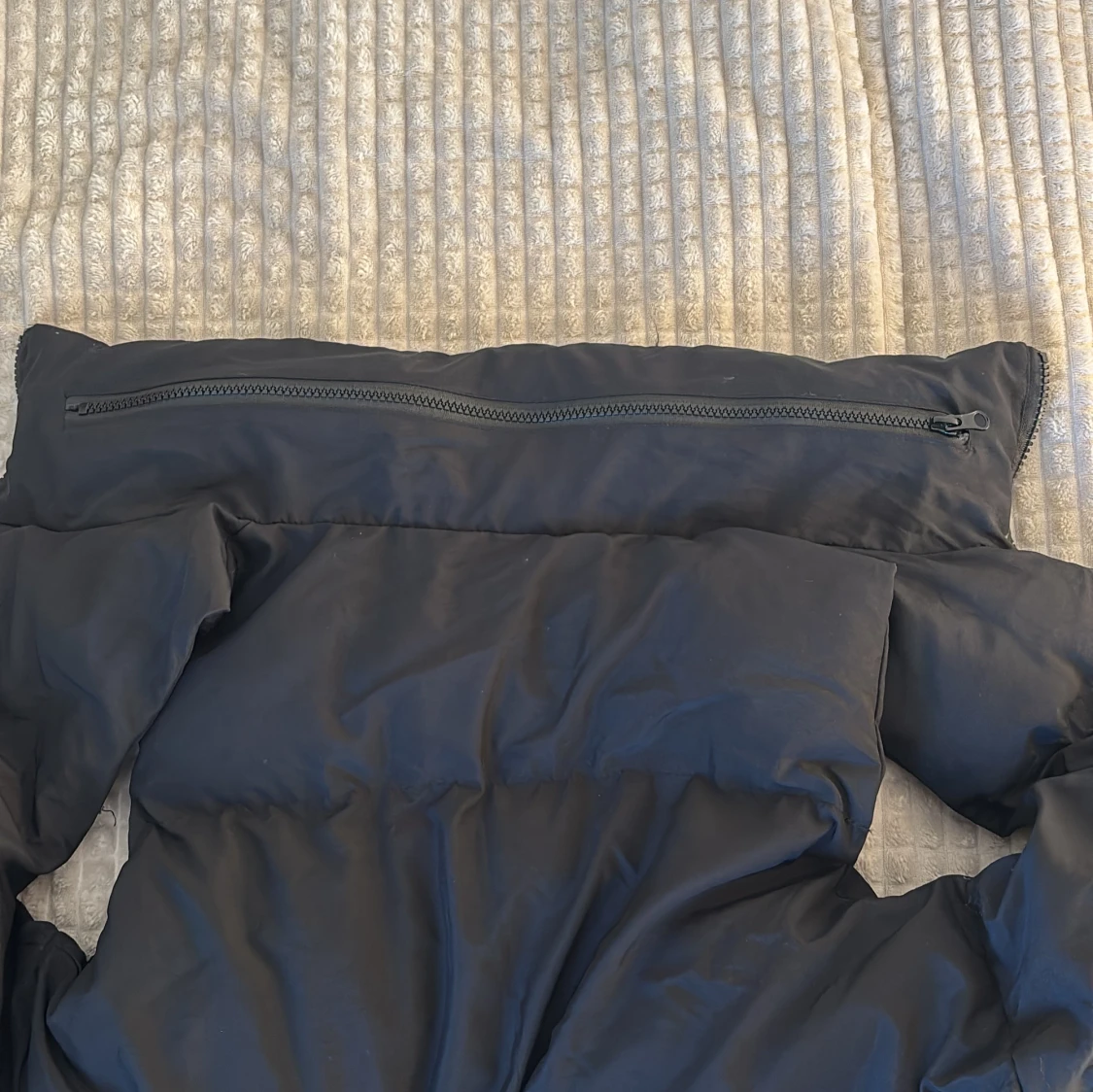 Svart dunväst med hög krage - 3